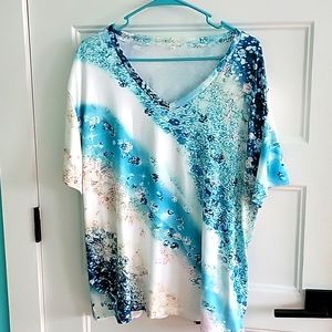 Plus size vibrant V neck white blue beige pink NWOT New without tags 2xl Summer